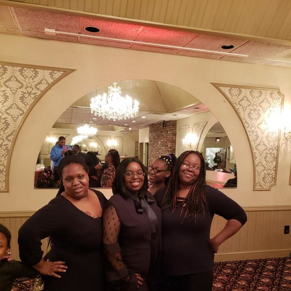 Meet your Posher, Adrienne